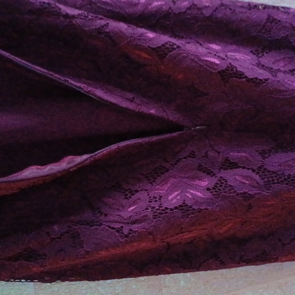 GORGEOUS MAROON WINE SHAPELY SLEEVELESS DRESS SHEER UPPER W/ZIPPER - Picture 8 of 11